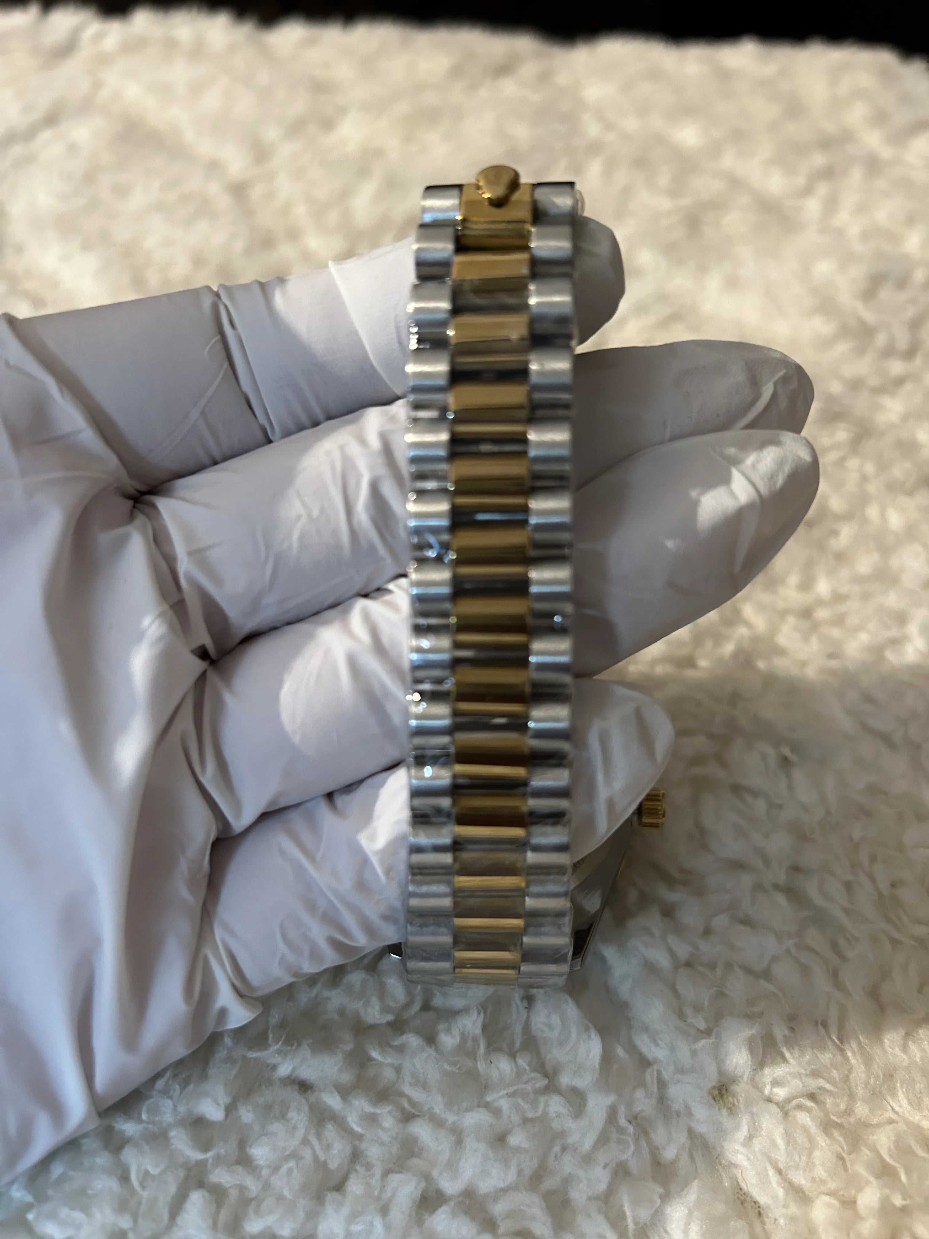 WRISTZ Classic Gold Watch - Golden Dail.