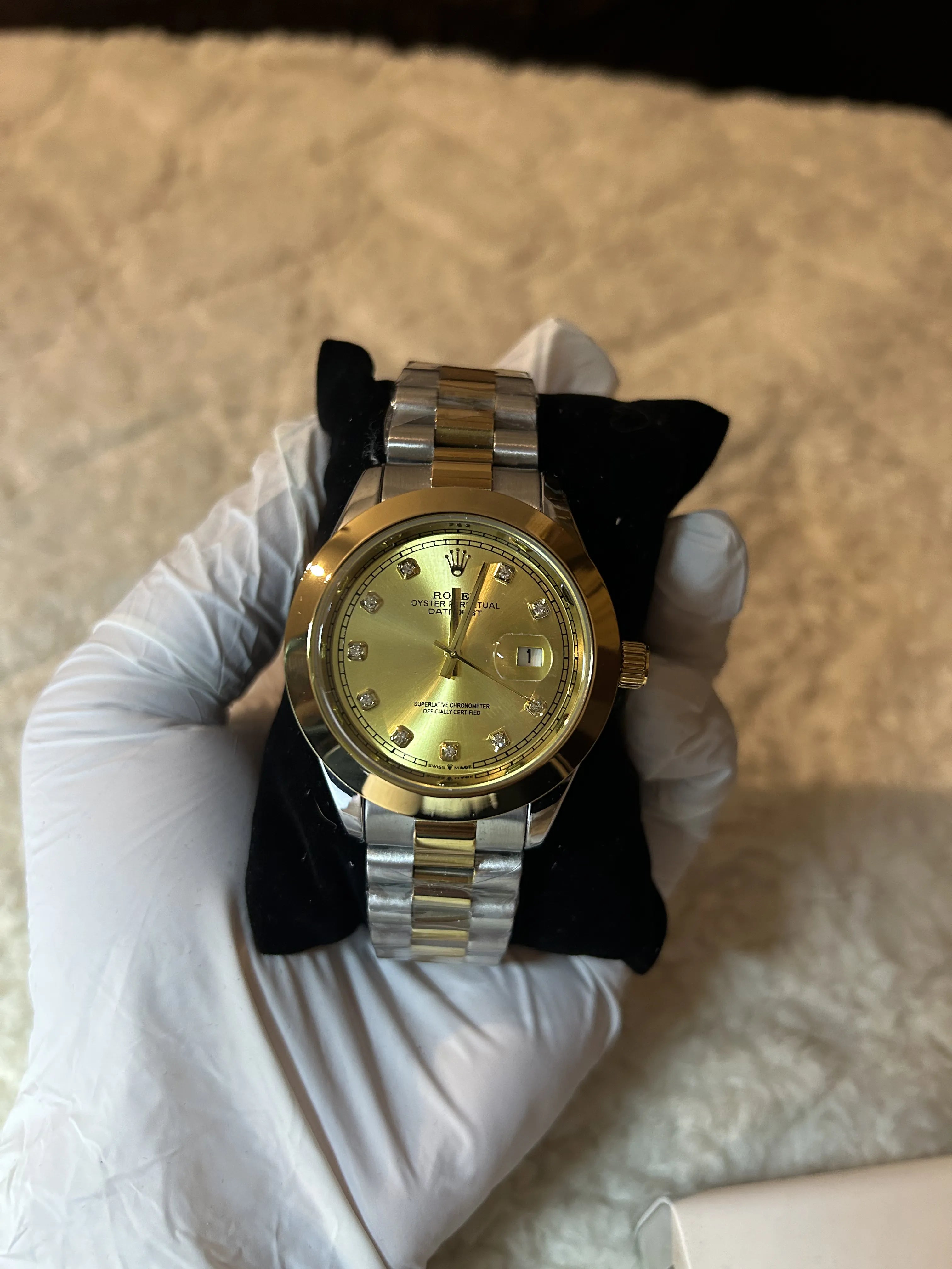 WRISTZ Classic Gold Watch - Golden Dail.